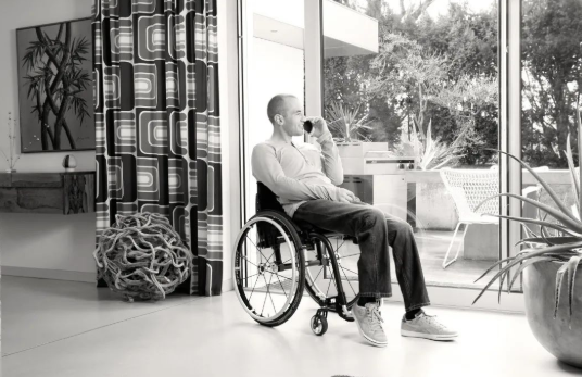 手动轮椅怎么刹车话说轮椅之三-----轮椅的结构_https://www.jmylbn.com_新闻资讯_第1张